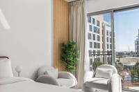Sahab - Uptown Studio Direct Mall Access - B&B