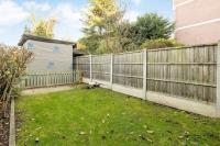Spacious 1BR Flat in Wanstead: Garden & Comfort - Chambres d’hôtes Londres