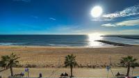 Quarteira Frente Praia II by HomeSlow Rentals - Chambres d'hôtes Quarteira