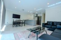 Spectacular 3 Bedroom, 2 Bathroom Home. - Ferienwohnung West Swan