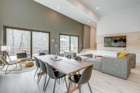 Hot Tub and Fire Pit Modern North Carolina Retreat - Chambres d’hôtes Pisgah Forest