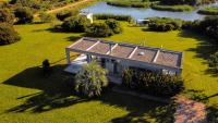 Casa Las Vistillas -La Pedrera- con lago privado a metros del Mar - Chambres d'hôtes Rocha