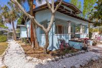Basque Bungalow with pool, minutes to beaches - B&B Bradenton