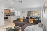 Brand New Modern 5BR House Ducted AC Near Mall - B&B Brisbane