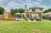 Firepit Table - Large Patio - King Bed - Cowboy Pool - Bed and Breakfast Round Rock