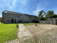 Pass the Keys Rustic & Spacious Stone Cottage for 6 & Dogs - B&B