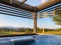 Beautiful Donegal Thatched Adderwal Cottage with Hot Tub - B&B Doochary