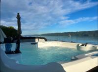 Canal Front Haven with Hot Tub - B&B Hoodsport