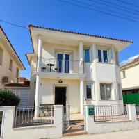 Townbeach Villa with Private Pool - B&B Voróklini