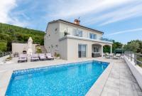 Villa Bella Vista for 8 people with sea view, heated pool & wellness - only 1,5 km from beach - B&B