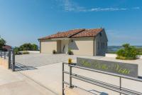 Villa Bella Vista for 8 people with sea view, heated pool & wellness - only 1,5 km from beach - Chambres d'hôtes Viskovići