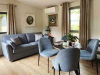 Scenic Countryside Lodge Romantic & Pet-Friendly - B&B Newcastle West