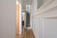 Spacious 3 Bedroom Home with PS5 and Pool Table Near O2 Arena Canary Wharf and Elizabeth Line to Central London - Chambres d’hôtes Woolwich