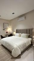 Separate Entrance Apartment Near Boulevard - B&B