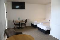 Tweepersoonskamer met 2 Aparte Bedden en Eigen Badkamer