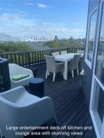 Modern apartment & harbour views - B&B