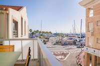 Les Voiles d Azur, Duplex moderne avec vue sur le port et la mer, à 2 minutes des plages - Ferienwohnung Vallauris