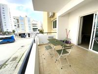 2Br Apt - 5mins walk to the Beach with Internet access - B&B Larnaka