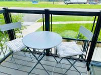 Chic Contemporary 2 bedroom Minutes from the falls - B&B