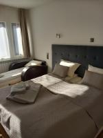 Tweepersoonskamer met 2 Aparte Bedden en een Extra Bed