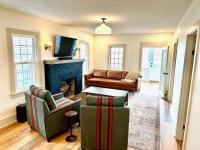 Tippecanoe Lakefront Classic Cottage - B&B North Webster