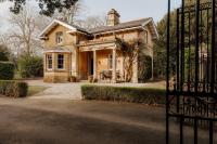 The Gate Lodge by Mint Stays - Ferienwohnung
