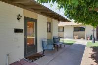 Walk to Papago Park Condo with Community Perks! - Chambres d’hôtes Scottsdale