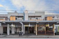 Book Now for Anzac Day long weekend by Custom Bnb Hosting - Chambres d’hôtes