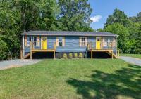 15% off! Front porch w/ Wi-Fi & Private Parking - B&B