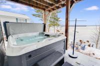 Lake Access Mtn Views Game Room Hot Tub & More - B&B Gilford