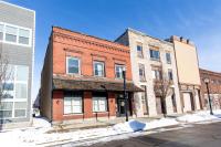 Upgraded Downtown Apartment Sleeps 5 - B&B