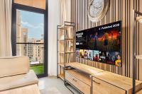 1BR Apartment With Balcony - 9 Mins to Sharjah Airport - Balcony Breeze - Chambres d'hôtes Charjah