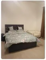 Cozy Beautiful Single Room with Balcony and Attached Washroom - Chambres d'hôtes Ajman