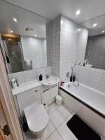 Lavish London Apartment - Secure with parking - B&B Londres