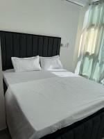 Genesis Charm Elegant 1 Bed Apartment with Modern Amenities - Chambres d’hôtes