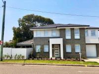 Family Getaway With LARGE Parent Retreat! - B&B Shellharbour Village