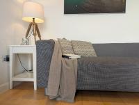 Modern Apartment By The Beach - Ferienwohnung