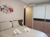 PLAZA AYUNTAMIENTO 3 HABITACIONES CON PARKING PONDoS - Chambres d’hôtes