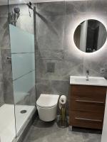 Studio cosy rénové climatisé avec piscine proche de toutes commodités - Chambres d’hôtes