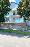 Modernes Wasserfront Wohnung, Terrasse, Parkplatz - Ferienwohnung