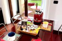 Laura s garden - romantic place and private parking - B&B Milano