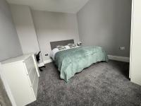 New Central 5 Bedroom House - B&B Plymouth