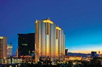 Signature- Balcony Strip View- High floor- NO parking fee - Bed and Breakfast Las Vegas