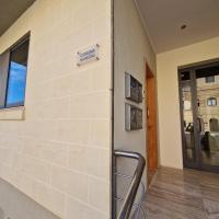 St Julians Cute Holiday Apartment with side seaview - Chambres d’hôtes