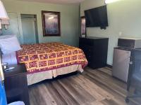 Town & Country Motel - Bed and Breakfast