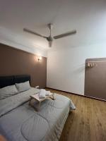 Cosy Pinewood House 5 Pax- Family friendly, Wifi - Chambres d'hôtes Kajang