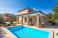 Romantic villa with pool, surrounded by nature - ID 2507 - by TRAVELER tourist agency Krk - Chambres d'hôtes Barušić