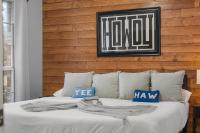 Heated Pool PoolTable HotTub Sleeps 16 Renovated - B&B McKinney