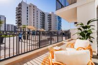 One Bedroom Apartment in Yas Island with Complimentary Yas Theme Park Tickets - B&B