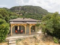 Villa Koukounari at Chionata - B&B